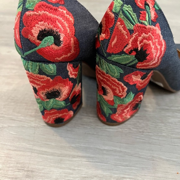 Jessica Simpson heels - Picture 2 of 5